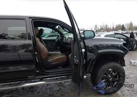 2017 Toyota Tacoma Limited z USA, uszkodzony, nr VIN 5TFHZ5BN2HX016069